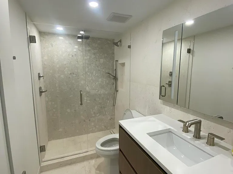 1021 Hillsboro Mile #G6 — Photo 14