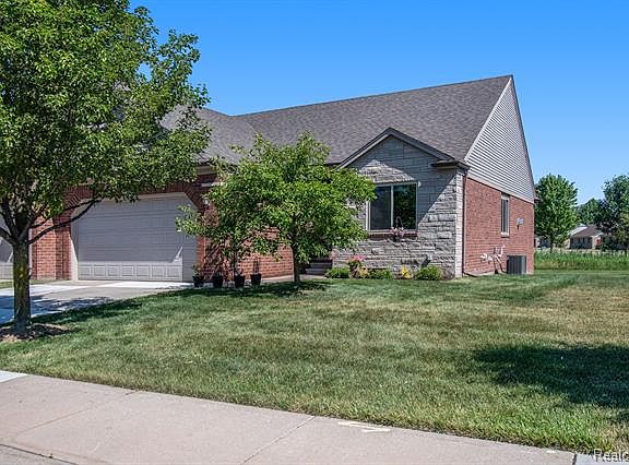 3rd image of 25095 Kerwick Dr