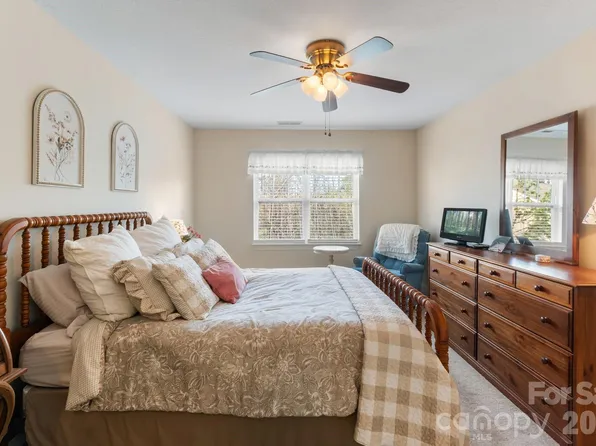 94 Foxden Dr Unit 202, Fletcher, NC 28732