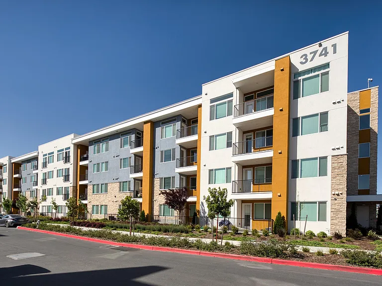 Zeta Luxury Apartments — Photo 33