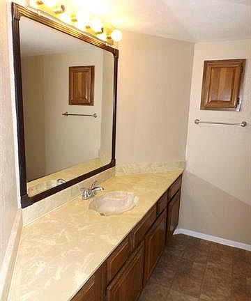 5th image of 215 Henry M Chandler Dr