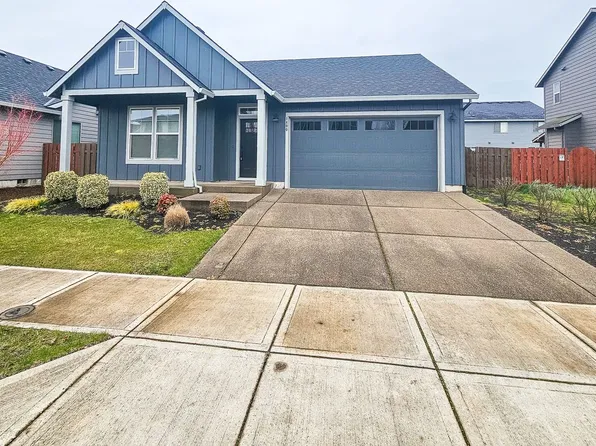 1400 Dahlia St, Woodburn, OR 97071