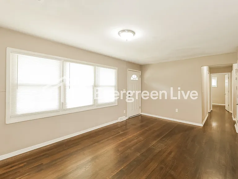 11213 Crystal Ave — Photo 6