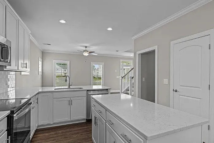 3 bed, 2.5 bath, 1715 sqft, $2,580 — Photo 4