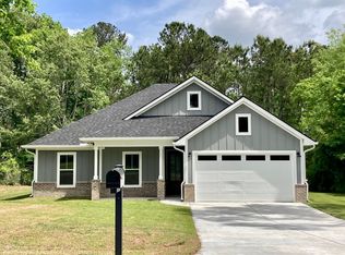 84 Avalon Ave, Richmond Hill, GA 31324