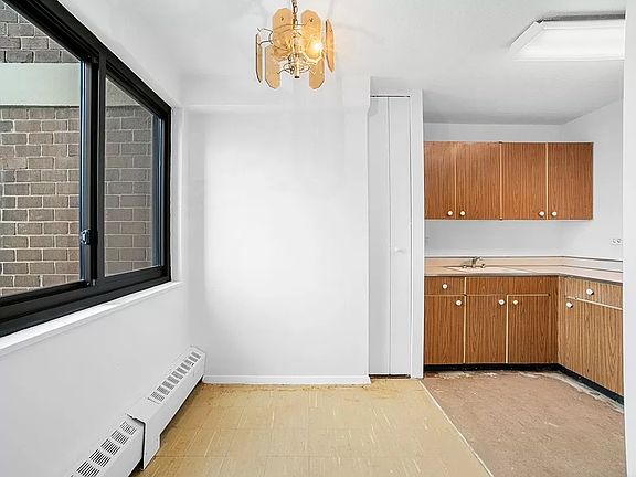 4th image of 90 Gold St APT 25G