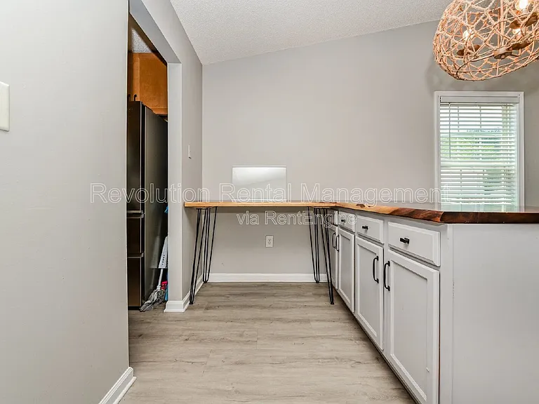 1740 Summerwoods Ln — Photo 6
