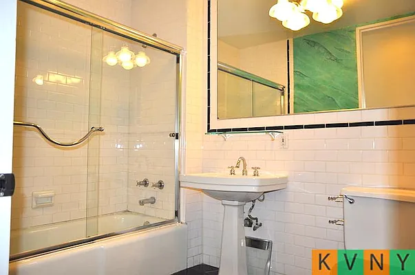 Rented by KVNY Soho | media 28