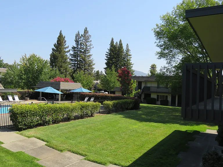 GLEN VIEW APARTMENTS — Photo 11