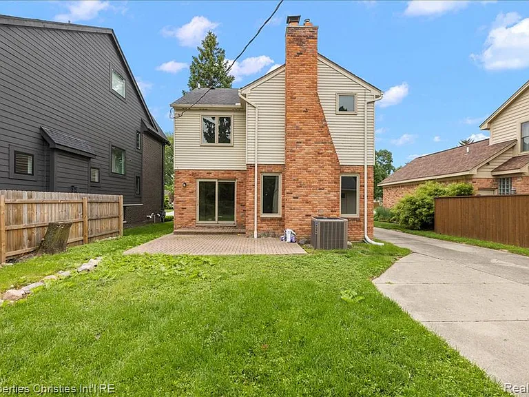2635 Dorchester Rd — Photo 44