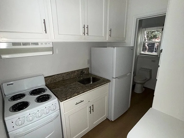 346 N Palm Dr #4 — Photo 3