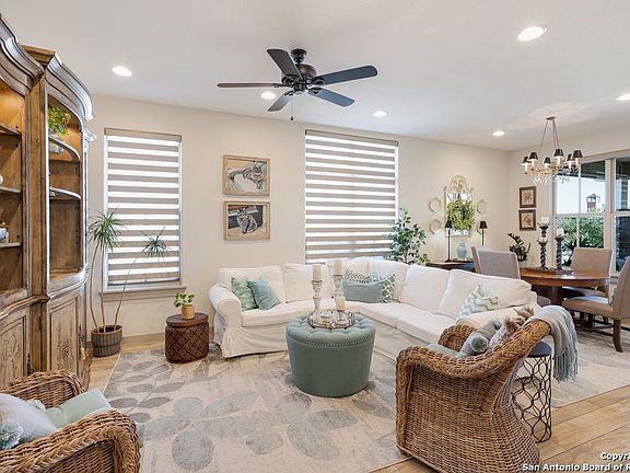 4th image of 1058 Creswell Ln