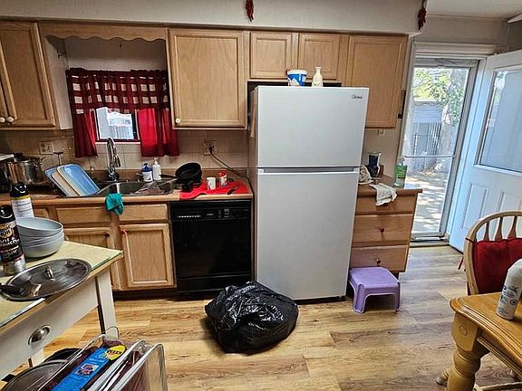 5th image of 926 E Beech St