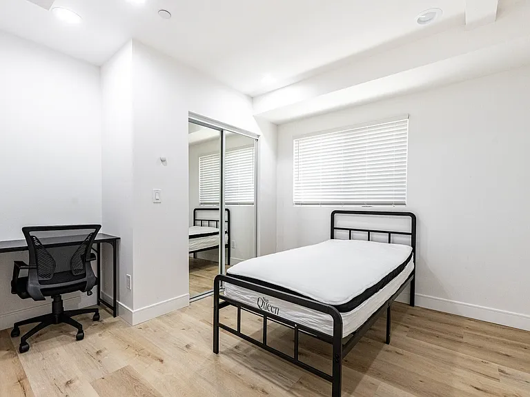 1286 West 35th Place — Photo 2