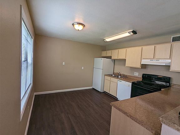 5th image of 3620 Southmore Blvd APT 27