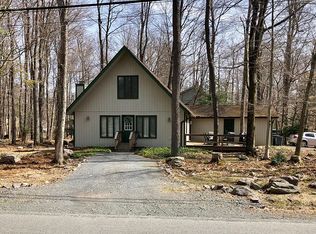 130 Sweet Briar Rd, Pocono Pines, PA 18350