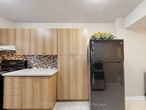 4th image of 370 Dixon Rd #102