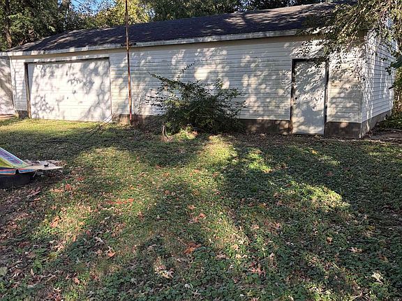 4th image of 1604 N 32nd St