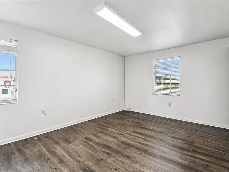 855 E Brandon Blvd — Photo 9