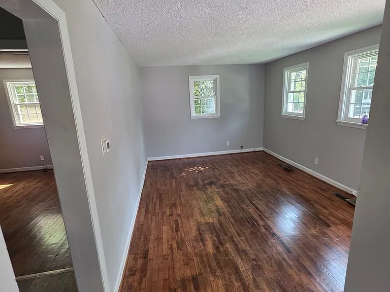 2305 Booker St — Photo 2