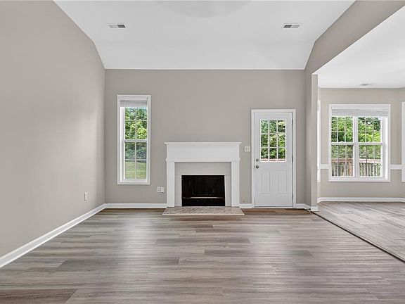 4th image of 109 Arlington Ct