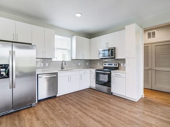 3rd image of 3250 Orleans Ave #4435564