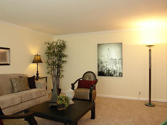 3rd image of 1549 Oriole Ave