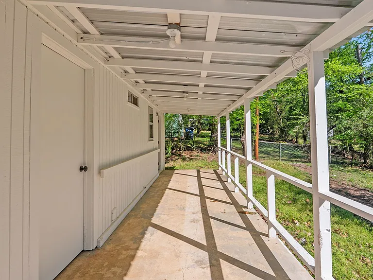 715 Oakwood Dr — Photo 15