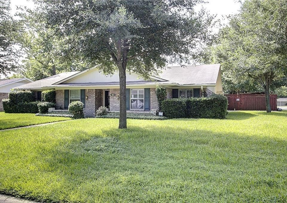 1st image of 821 Royal Ln