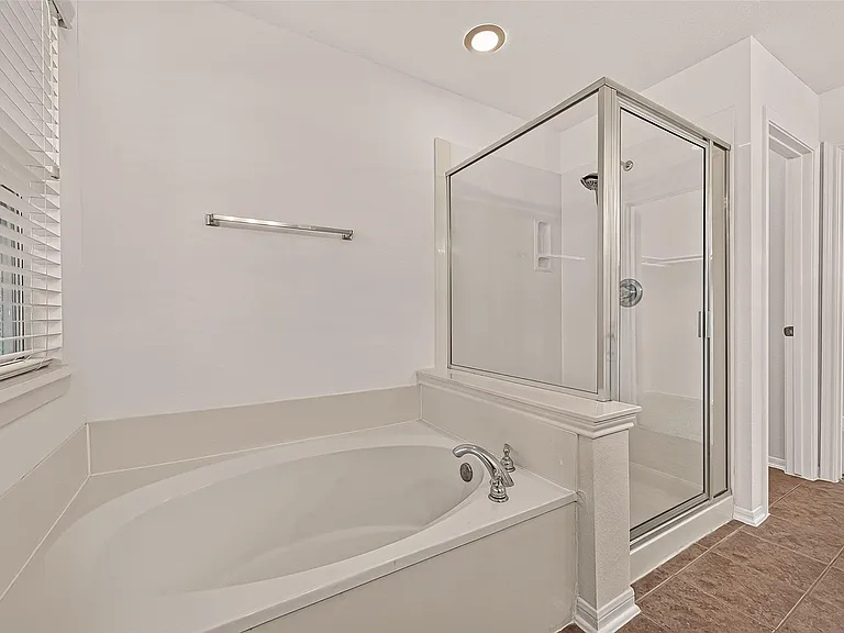 6118 Breezy Hollow Ln — Photo 44