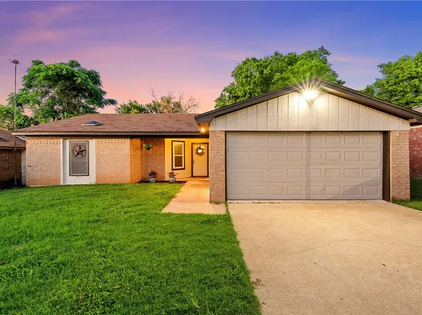 2104 Century Dr, Woodway, TX 76712