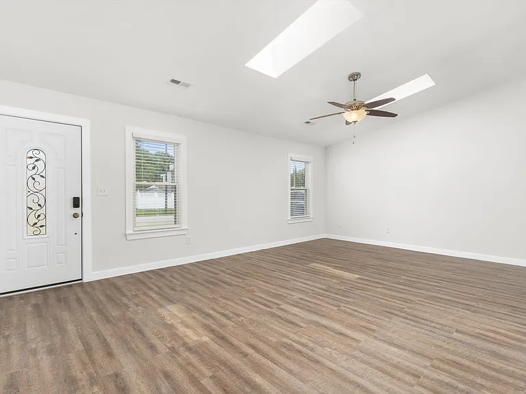 1465 Woodbridge Trl — Photo 7