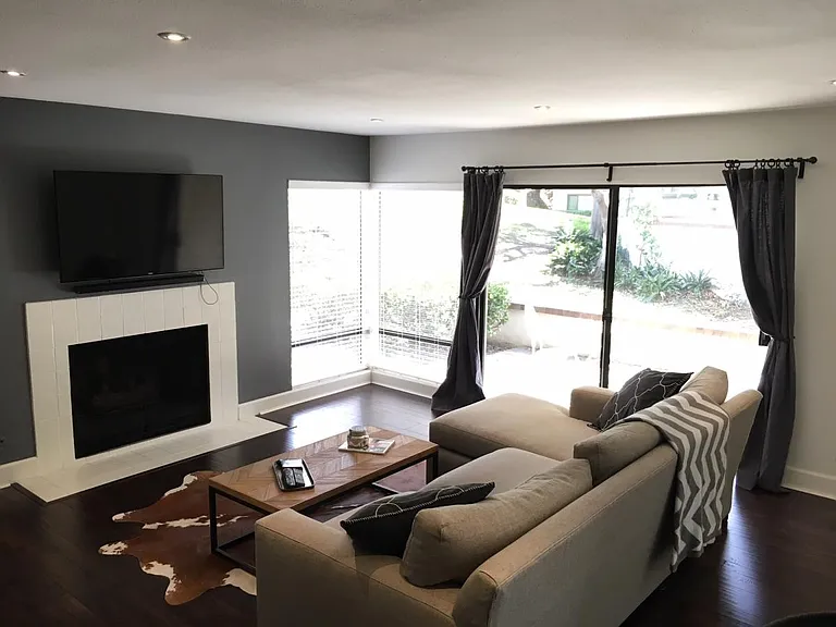1 Madrona — Photo 2