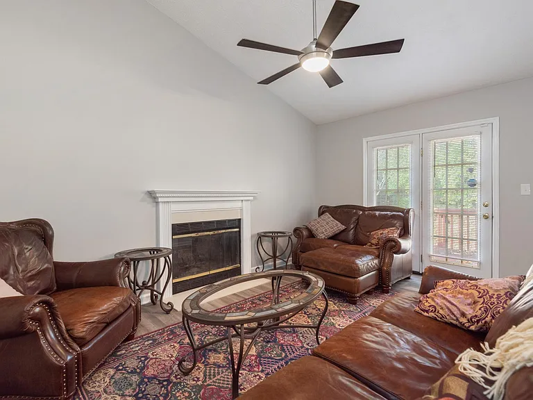1560 Pheasants Glen Dr — Photo 17