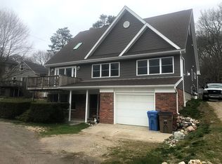 10305 Cedarcrest Rd, Whitmore Lake, MI 48189