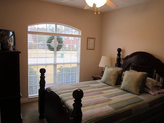 Front guest bedroom.