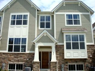 206 Goldenrod Dr, Elgin, IL 60124