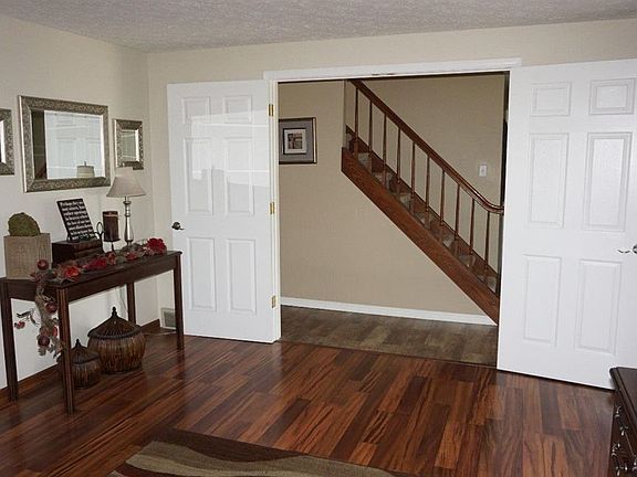 3rd image of 713 Gloucester Dr