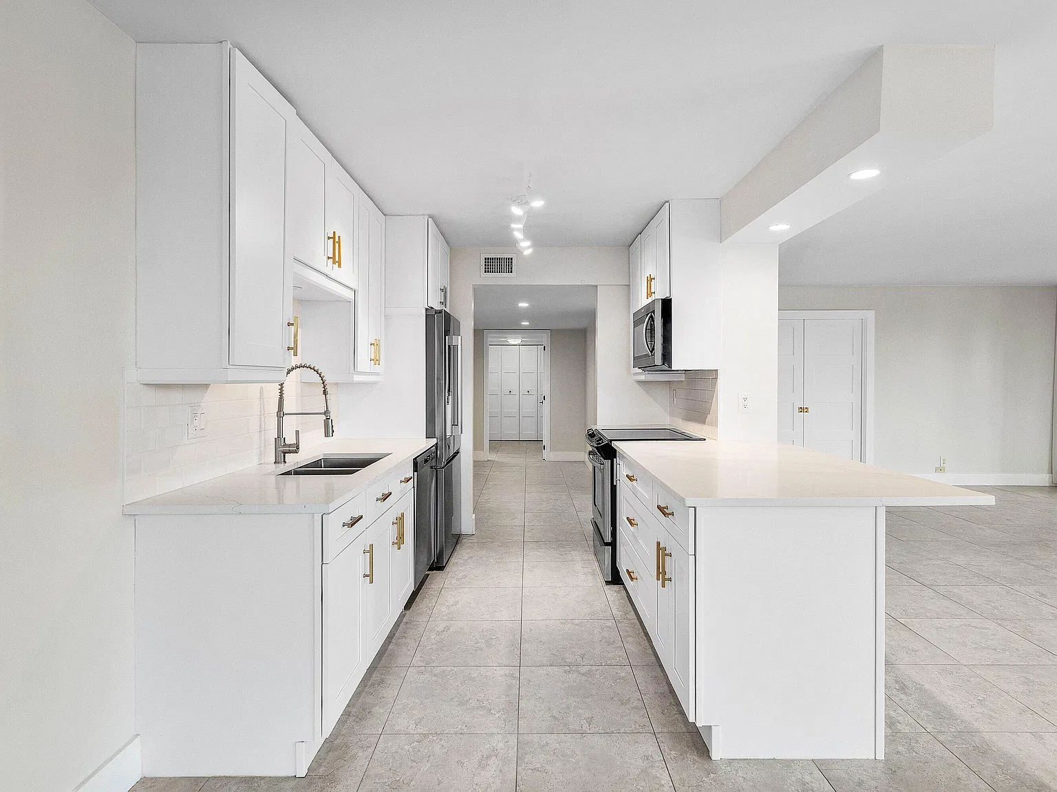 800 Jeffery St — Photo 3