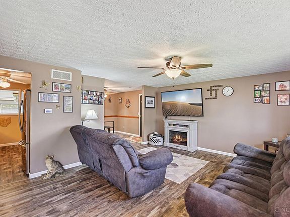 2nd image of 12158 Glencrest Ct