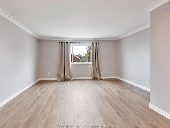 5th image of 2187 Howard Ave