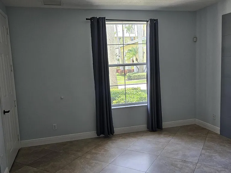 4261 E Main St — Photo 29