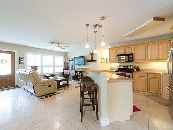 4th image of 509 NW North River Point Dr