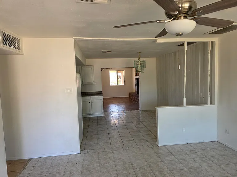 2512 N 47th Ln — Photo 7