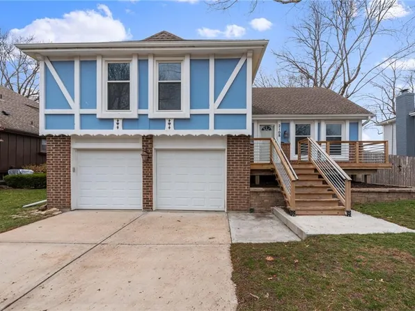 2108 E Sheridan Bridge Ln, Olathe, KS 66062