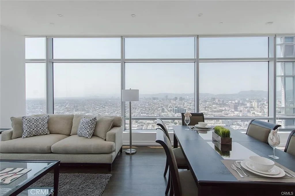 2 bed, 2.5 bath, 1927 sqft, $8,300 — Photo 2