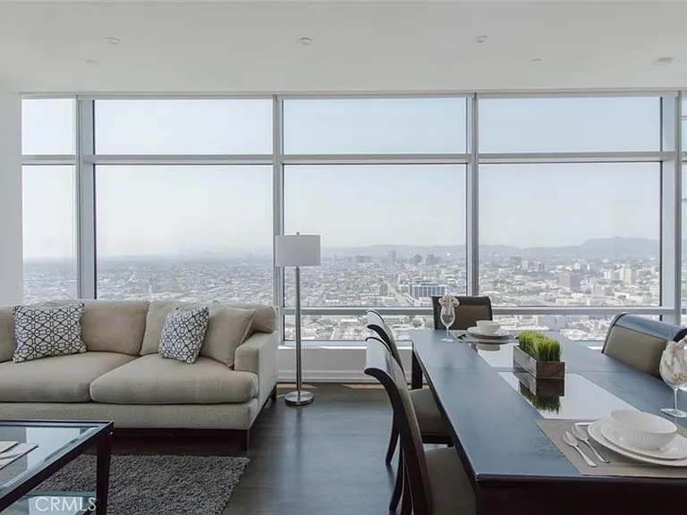 900 W Olympic Blvd #36B — Photo 2