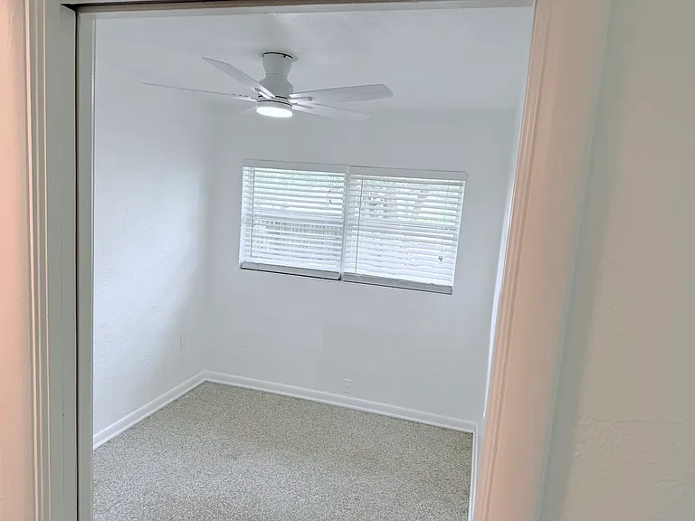 213 Thomas Dr — Photo 17