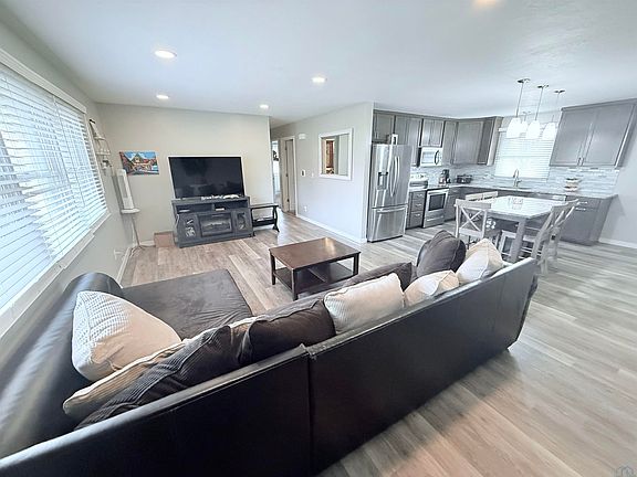 4th image of 1604 35th St
