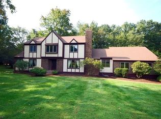 32 Winding Way, Flemington, NJ 08822